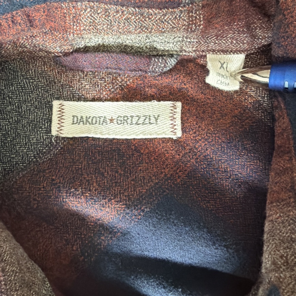 Dakota Grizzly Flannel Button Down Shirt Men's XL Navy Burgundy Tan Cotton - Picture 2 of 10